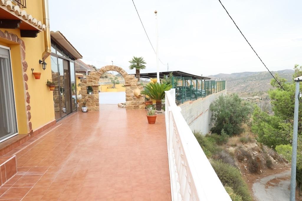 Living room in villa for sale in Fortuna