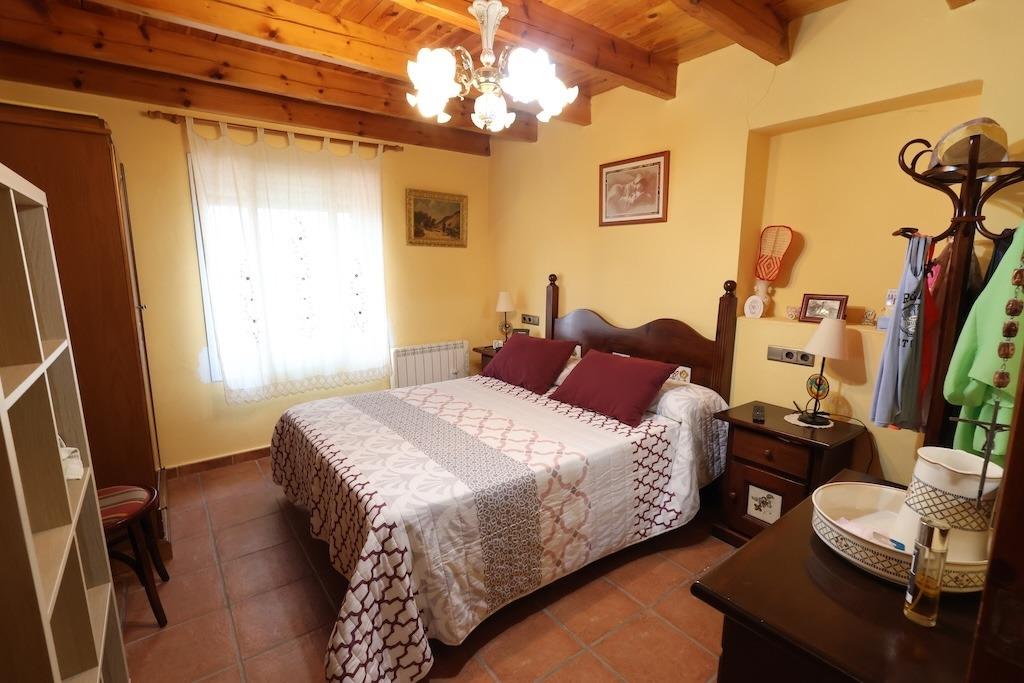 Bedroom in villa for sale in Fortuna