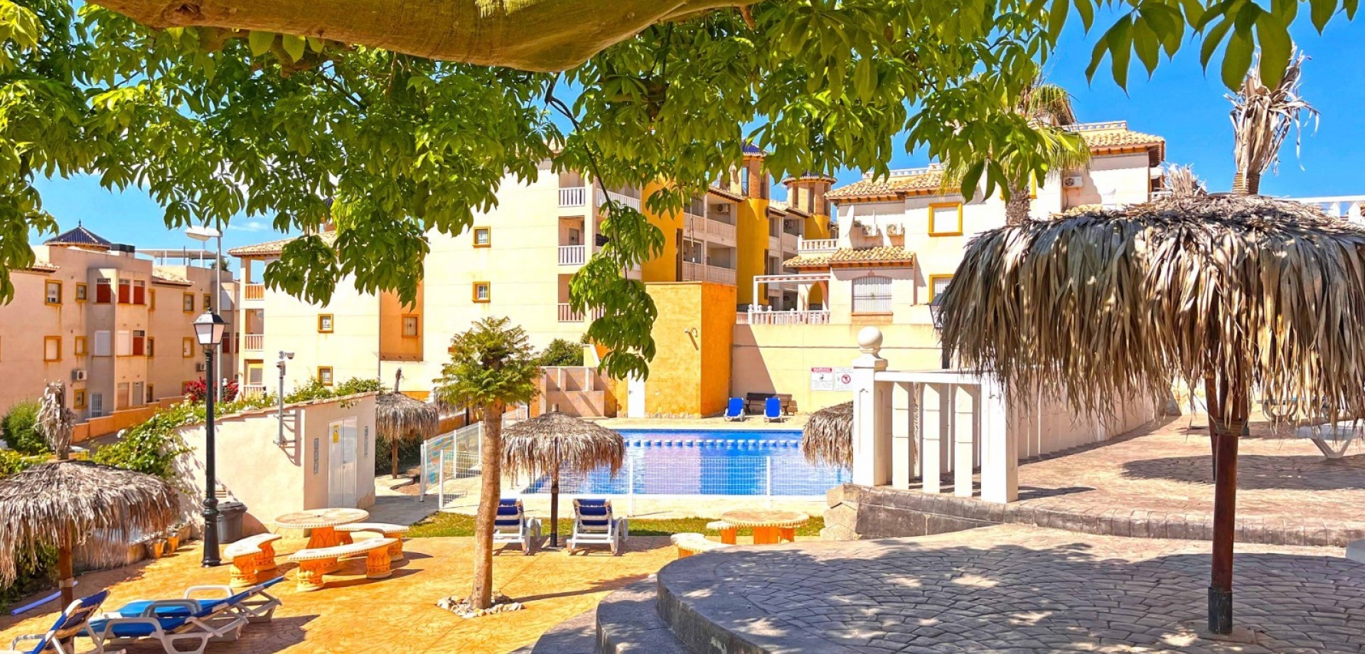 Bedroom in apartment for sale in Orihuela Costa