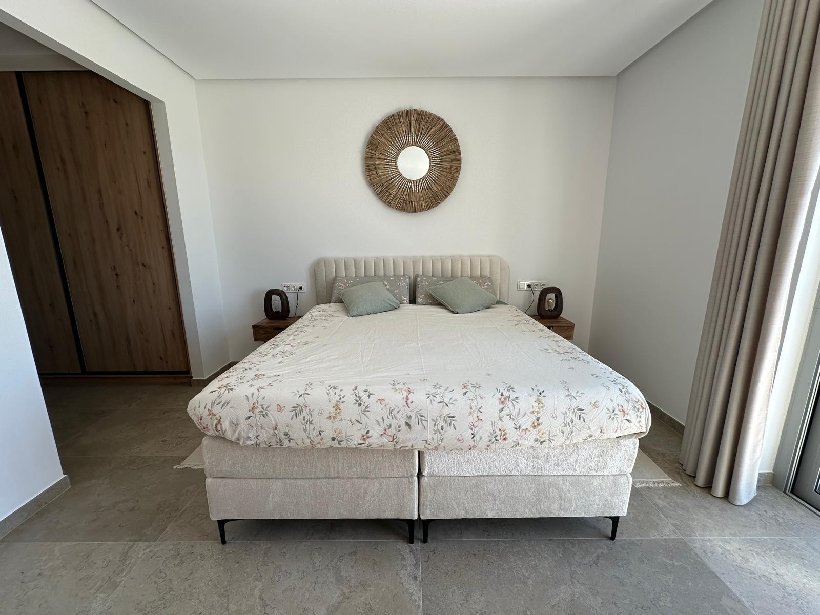 Bedroom in villa for sale in Benijofar