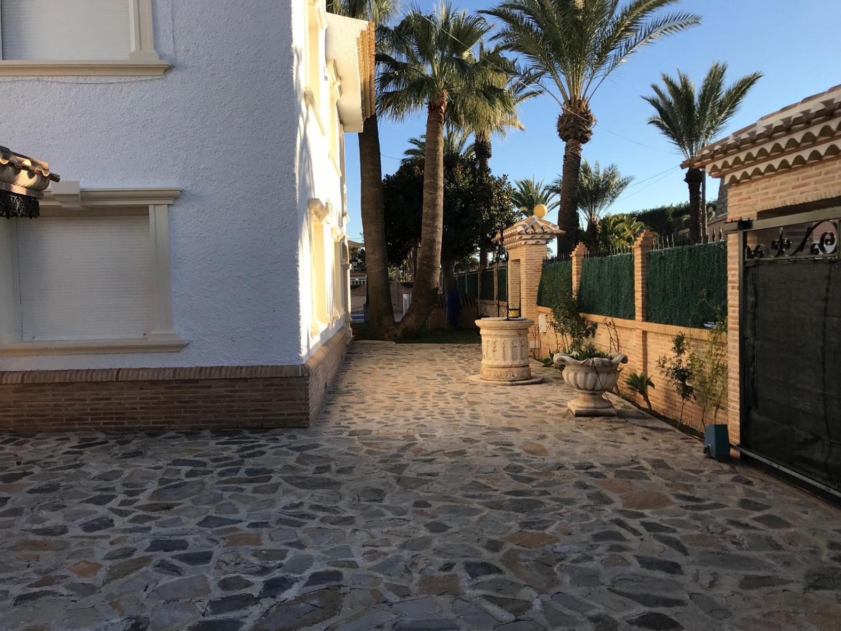 Exterior view in villa for sale in Orihuela Costa