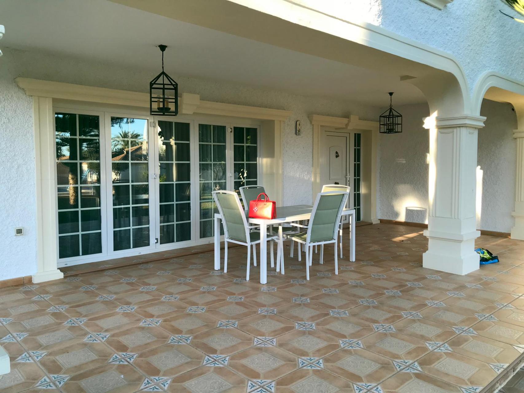 Dining area in villa for sale in Orihuela Costa