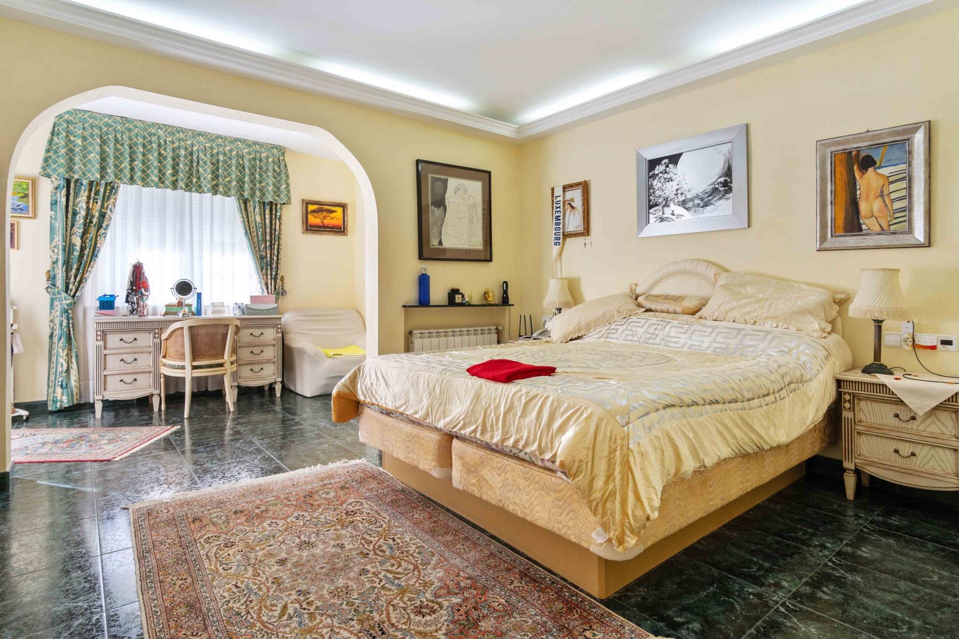Garden in villa for sale in Cabo Roig
