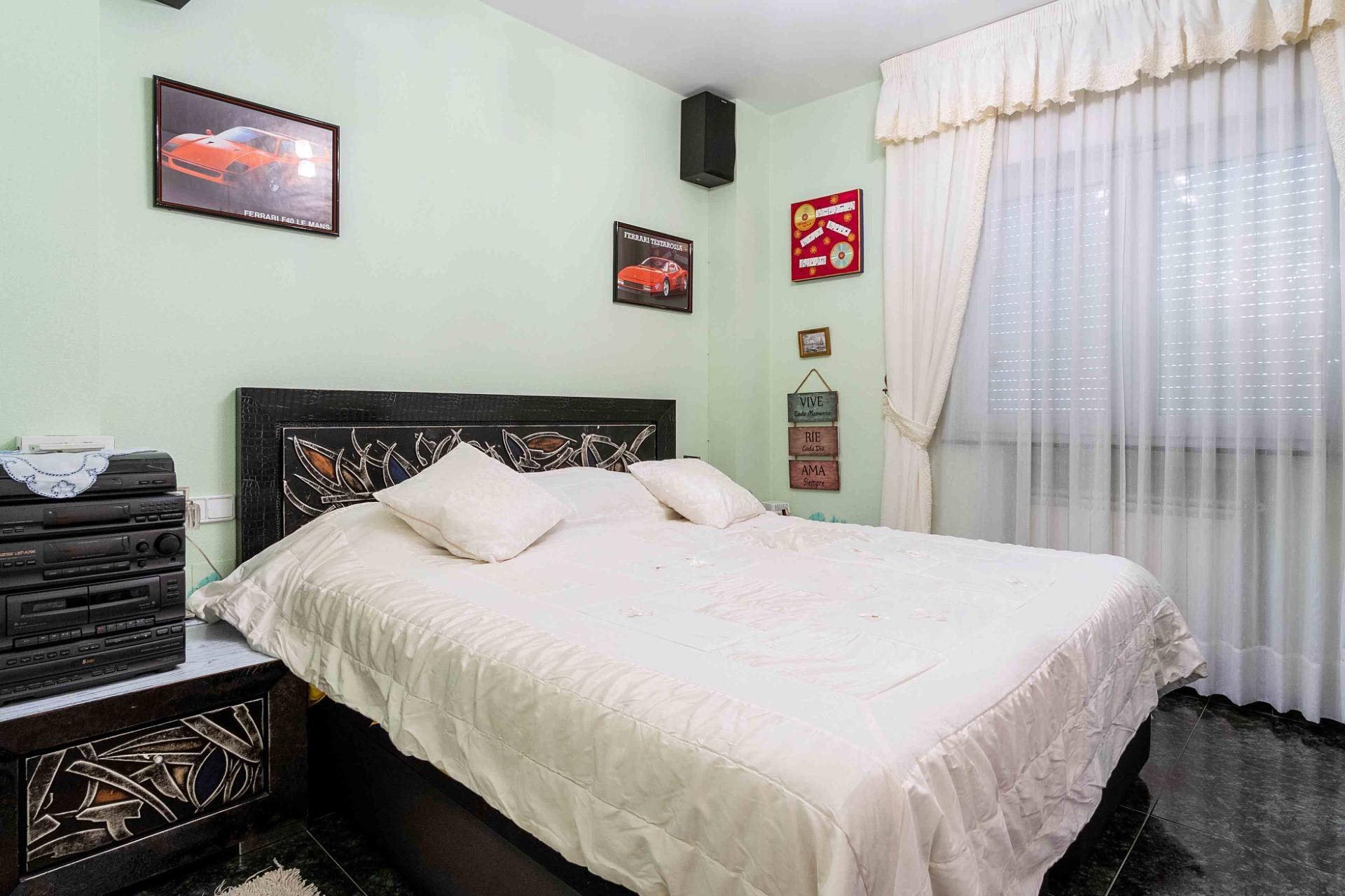 Master bedroom in villa for sale in Cabo Roig