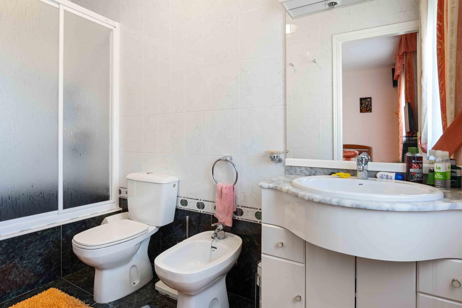 Bathroom in villa for sale in Cabo Roig