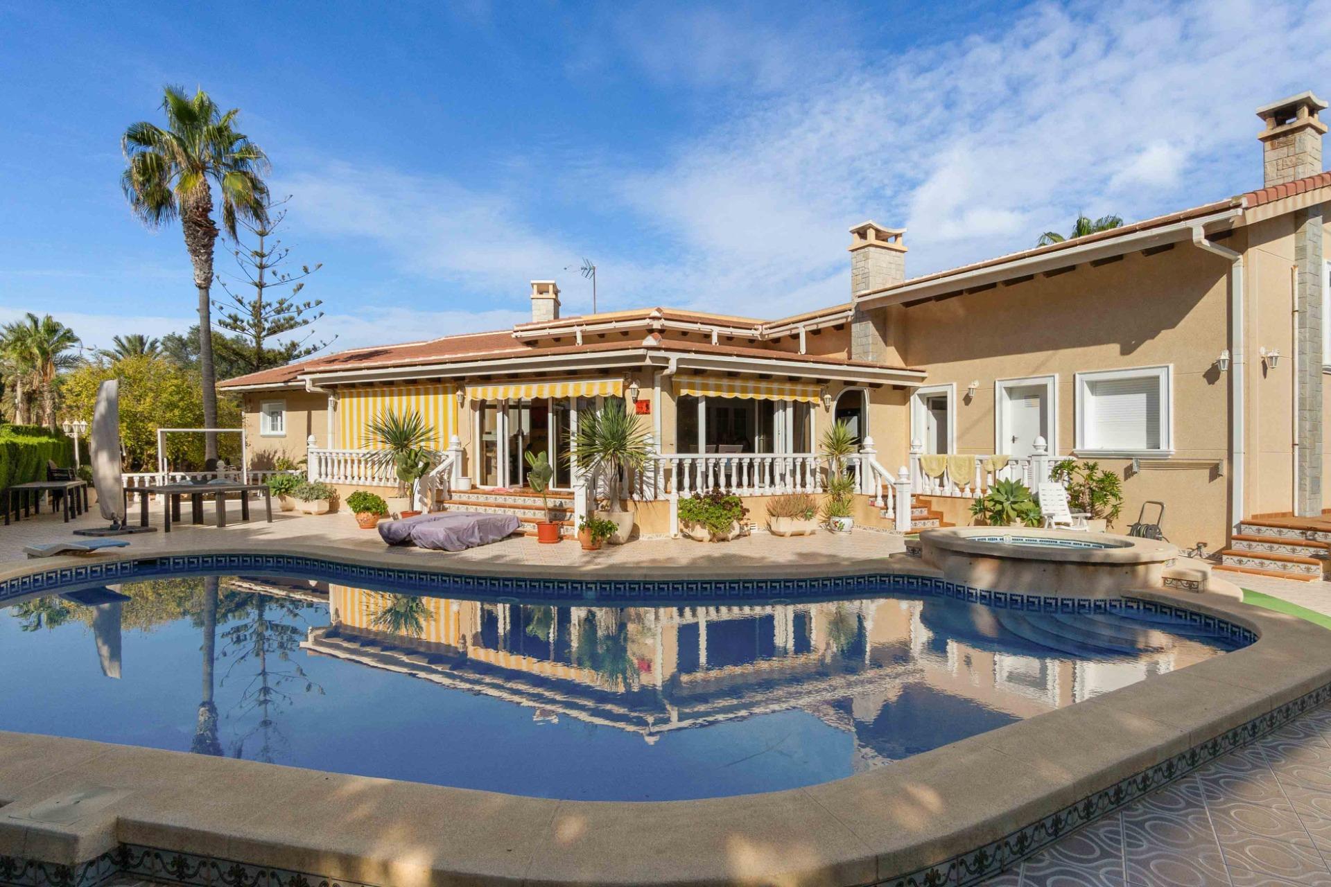 Bathroom in villa for sale in Cabo Roig
