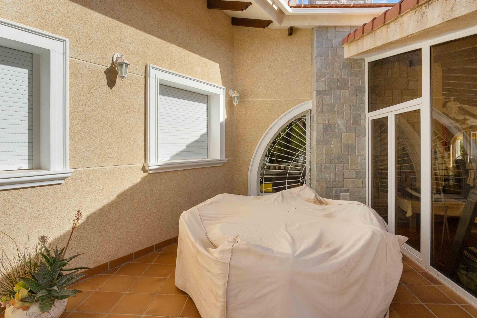 Dining area in villa for sale in Cabo Roig