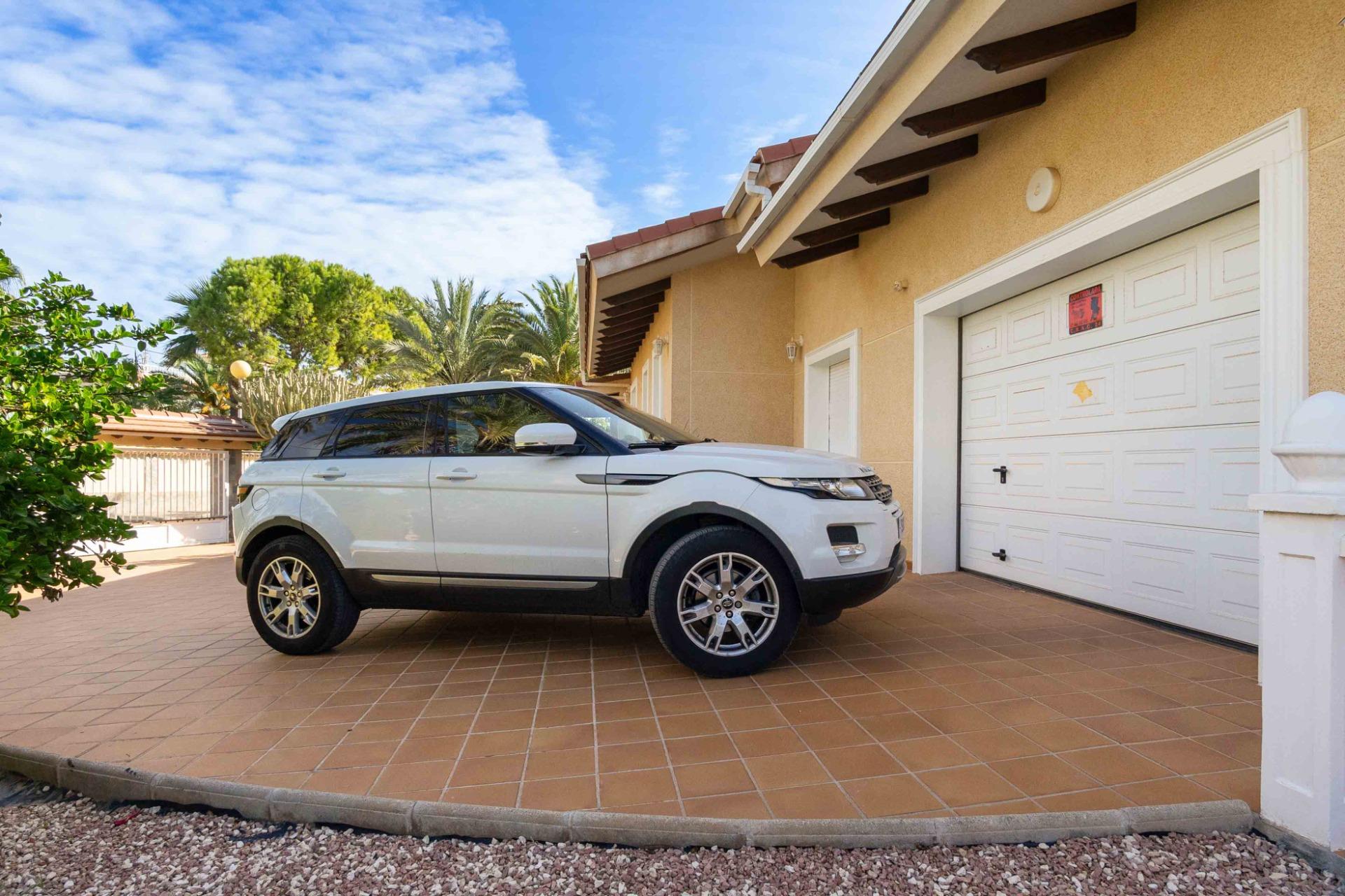 Kitchen in villa for sale in Cabo Roig