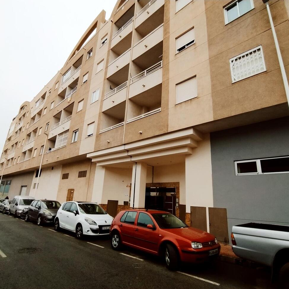 In very good condition, ready to move into