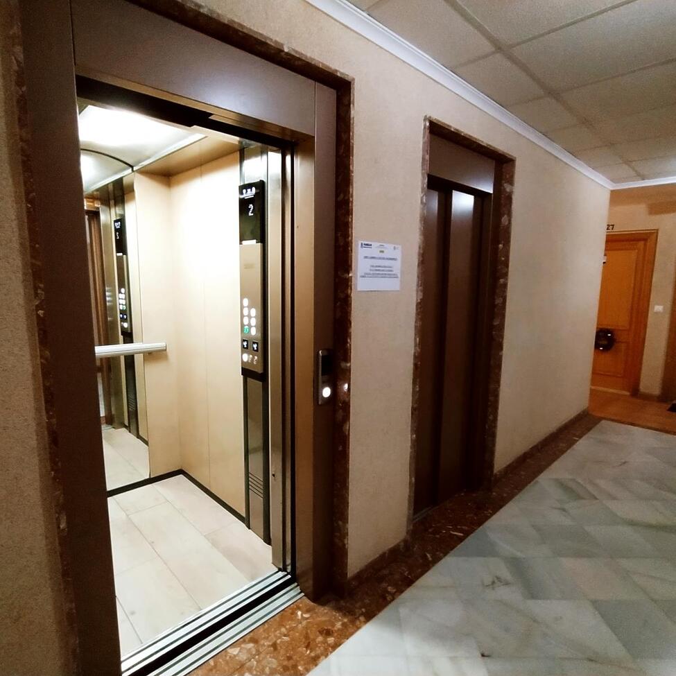 In very good condition, ready to move into