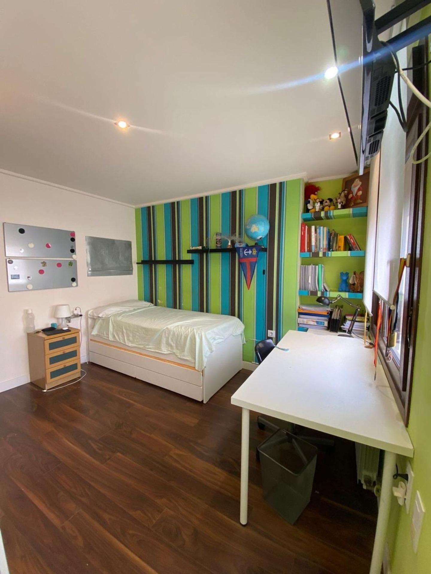 Master bedroom in villa for sale in Torrevieja