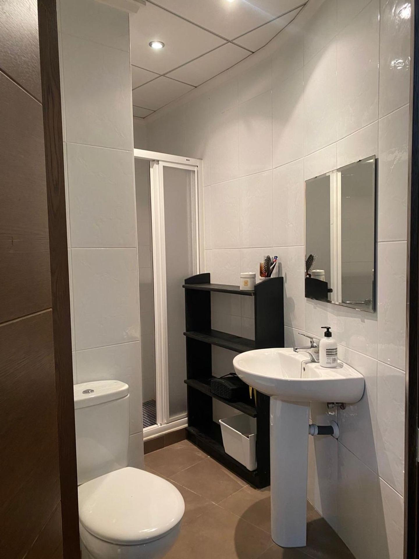 Bathroom in villa for sale in Torrevieja