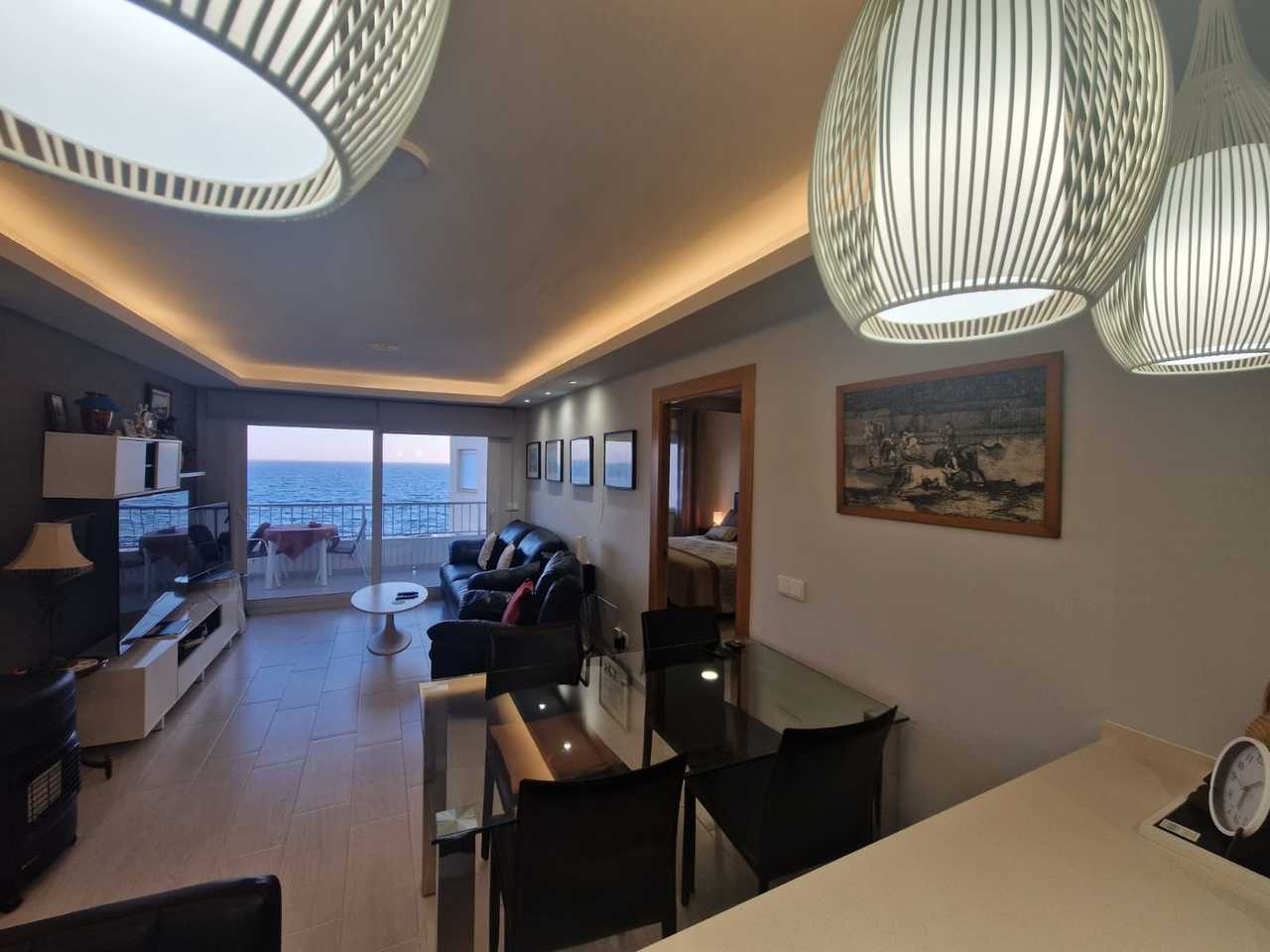 Discover beachfront comfort in this renovated apartment in the prestigious area of Torrevieja