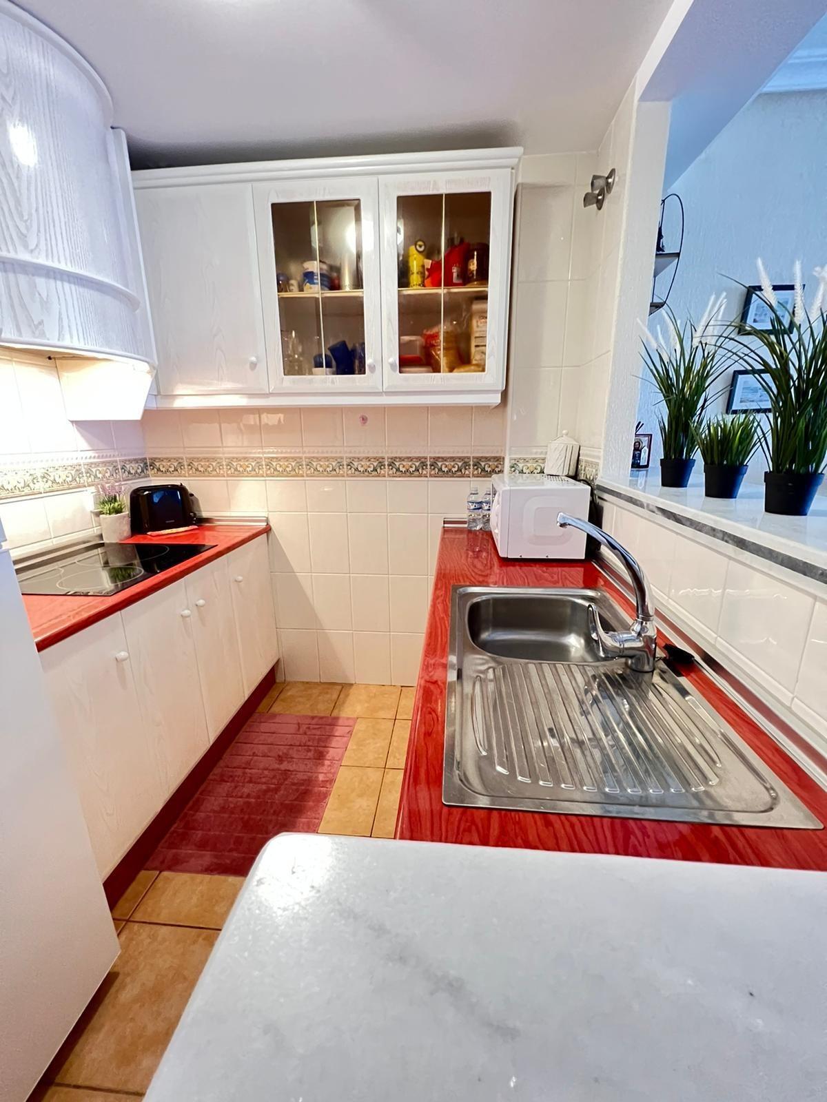 Today we bring you this beautiful apartment located in the area of Aguas Nuevas, in Torrevieja