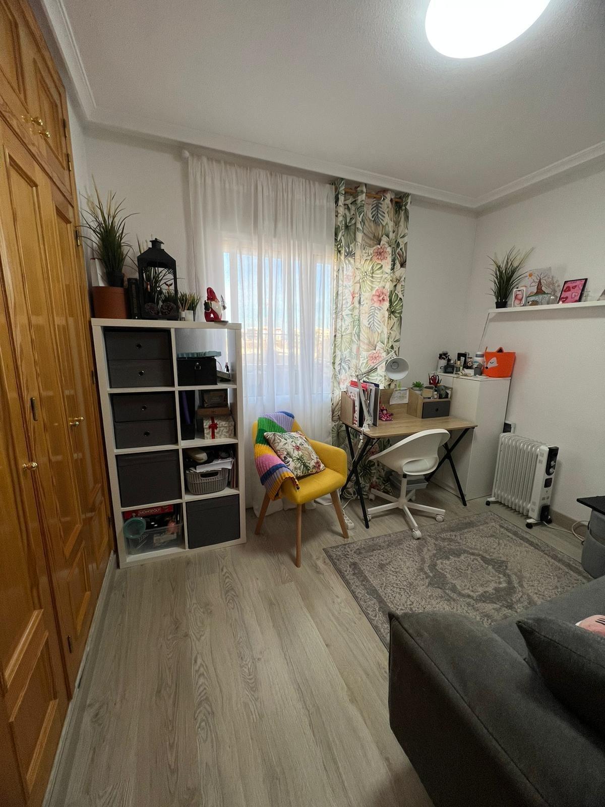 Bedroom in apartment for sale in Torrevieja