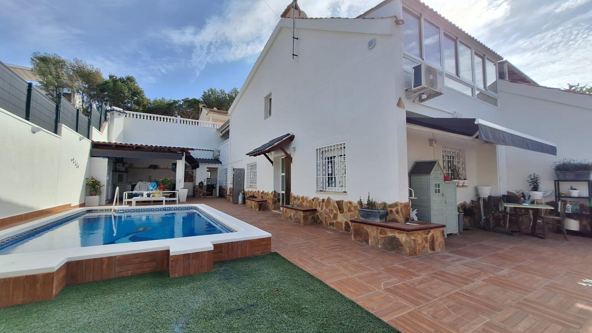 Dining area in villa for sale in Torrevieja
