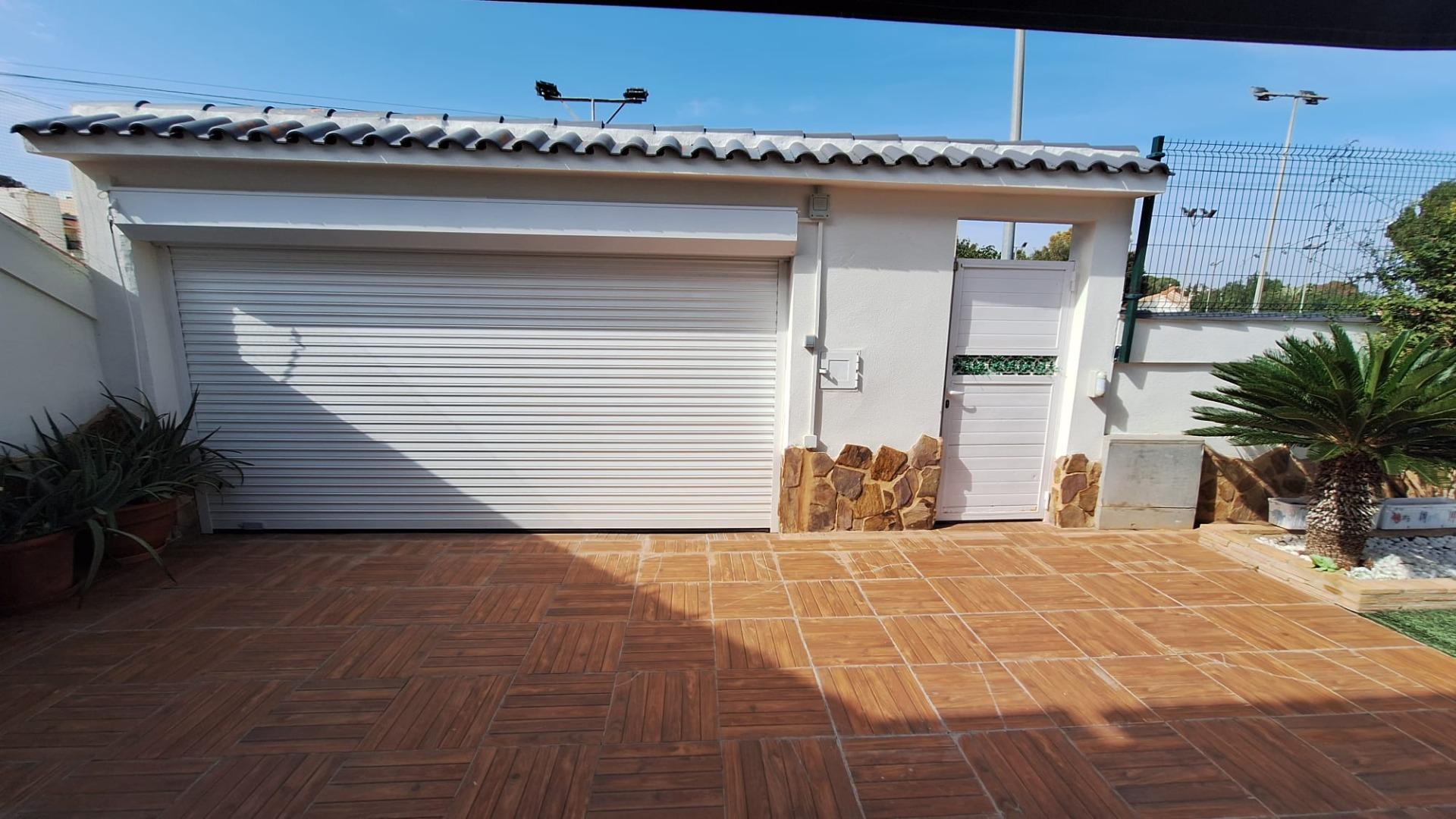 Exterior view in villa for sale in Torrevieja