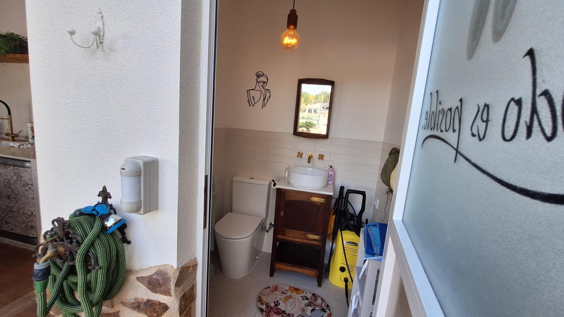 Bathroom in villa for sale in Torrevieja