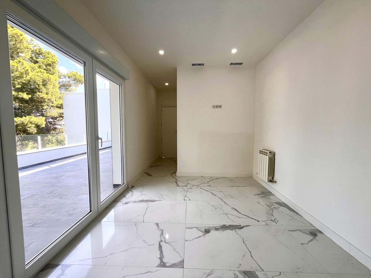 Garden in villa for sale in Los Balcones