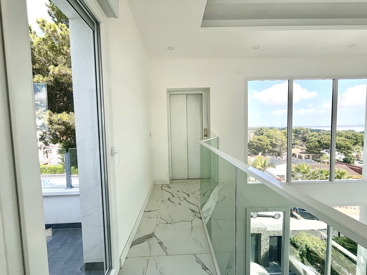 Bedroom in villa for sale in Los Balcones