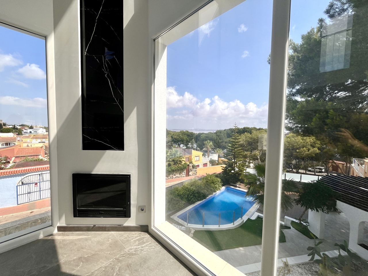 Terrace in villa for sale in Los Balcones