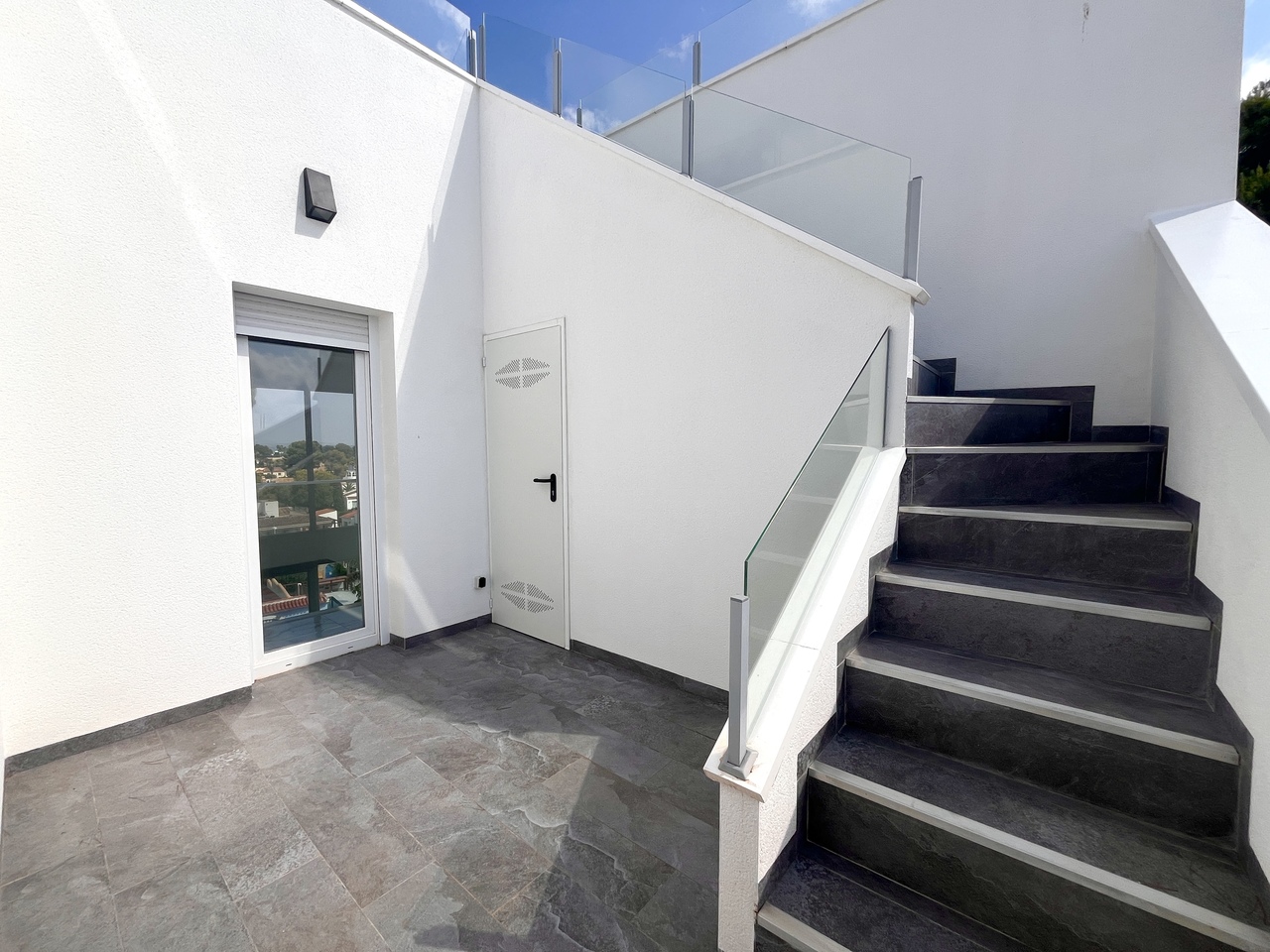 Garden in villa for sale in Los Balcones