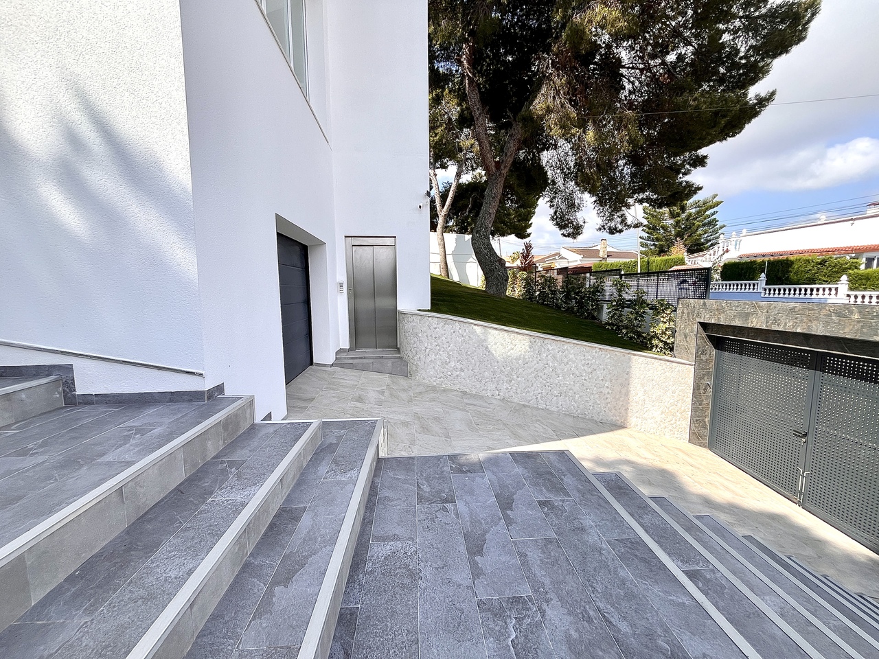 Master bedroom in villa for sale in Los Balcones