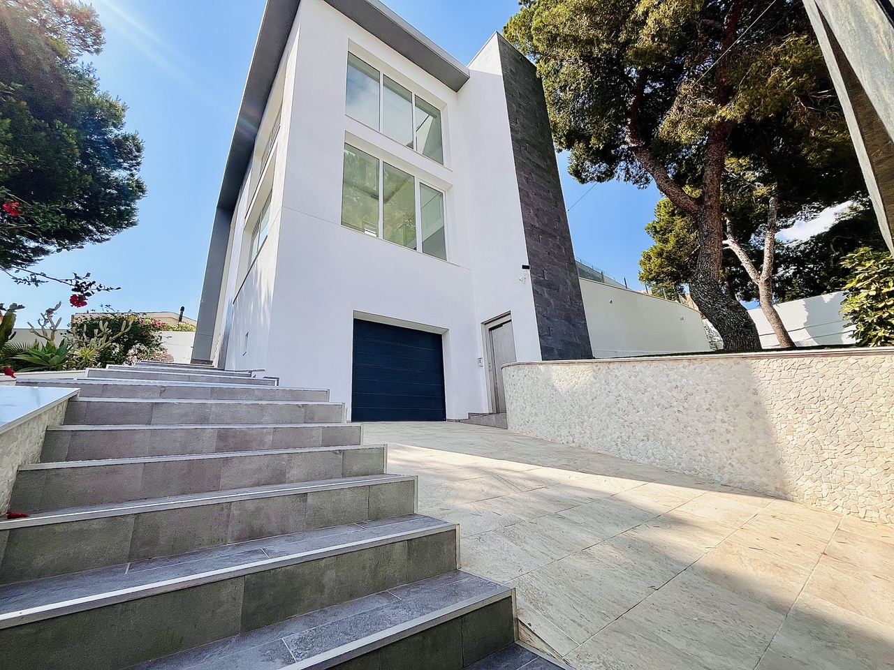Pool area in villa for sale in Los Balcones