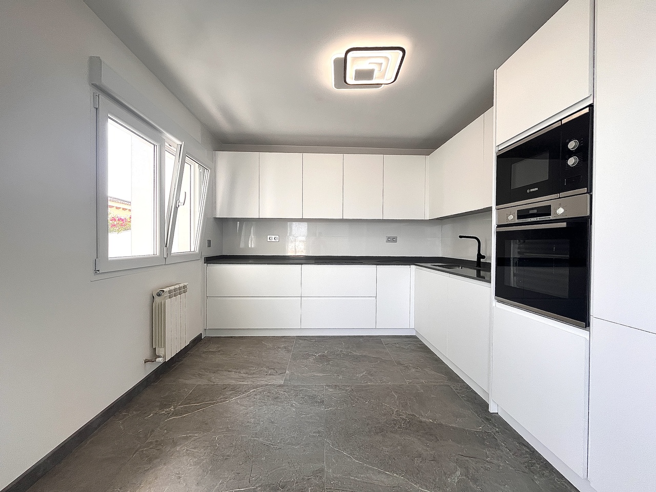 Terrace in villa for sale in Los Balcones