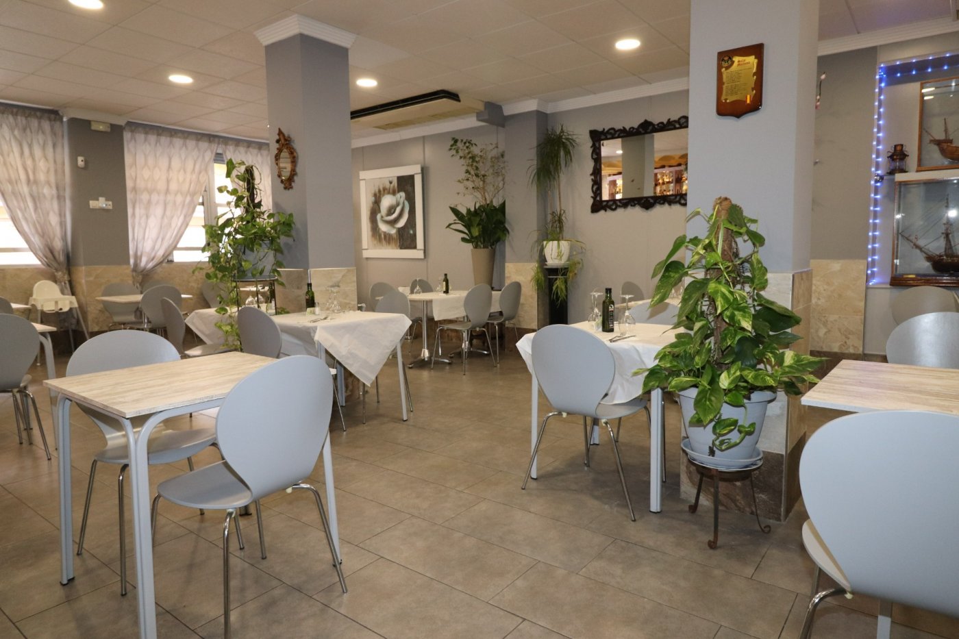 Restaurant for sale next to the sea