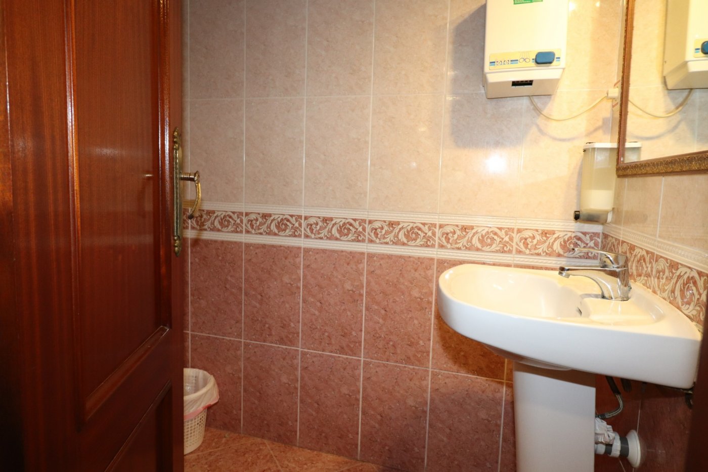 Kitchen in commercial for sale in Torrevieja