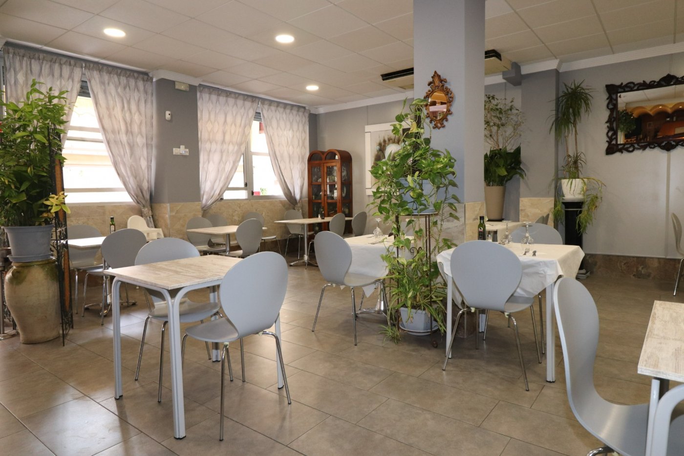 Restaurant for sale next to the sea