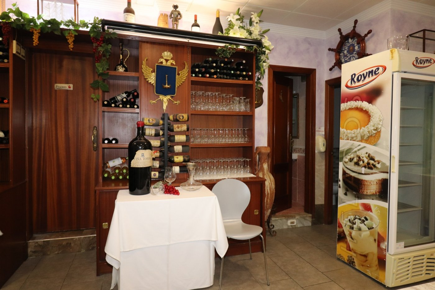 Bedroom in commercial for sale in Torrevieja