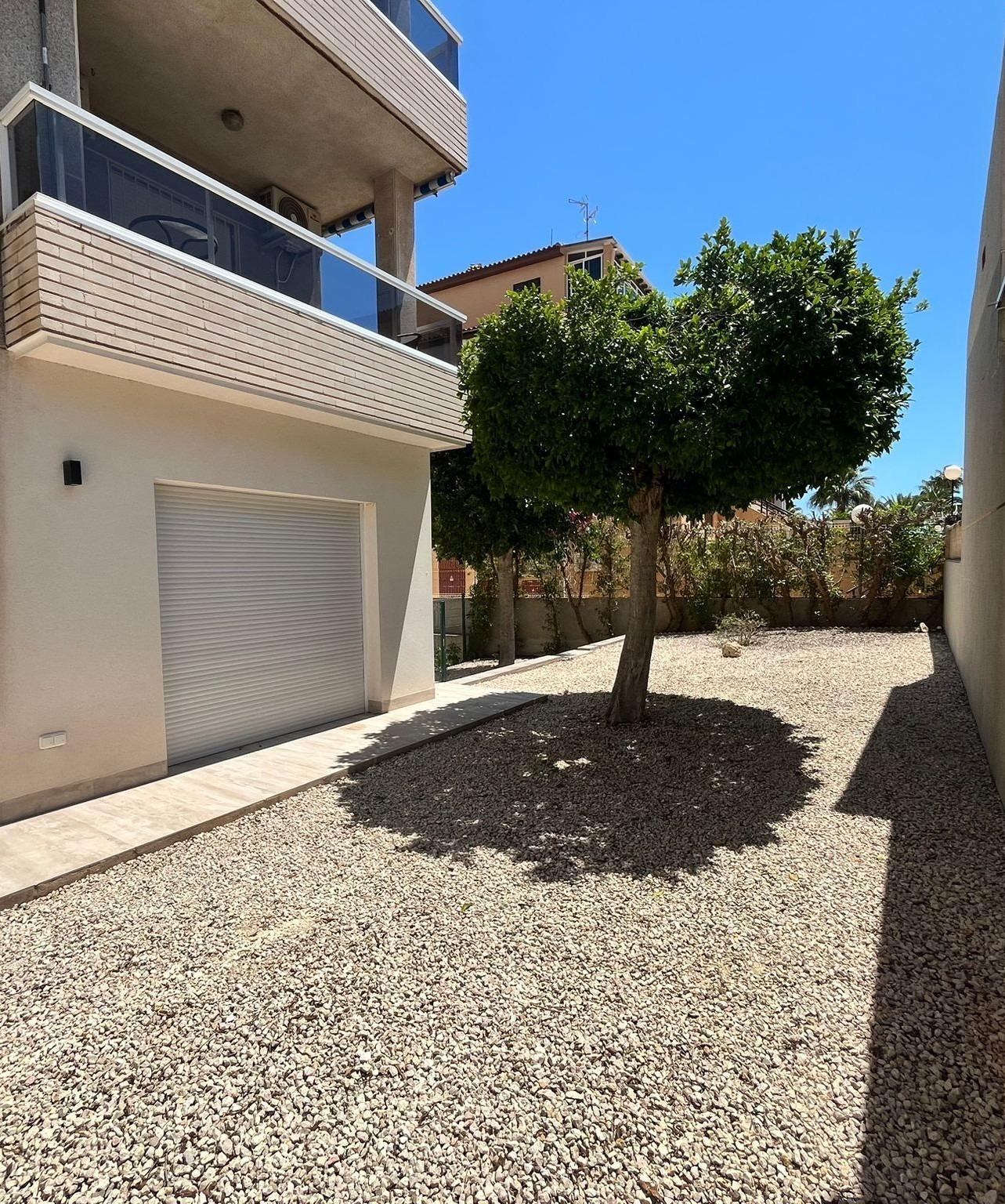 Garden in apartment for sale in Torrevieja