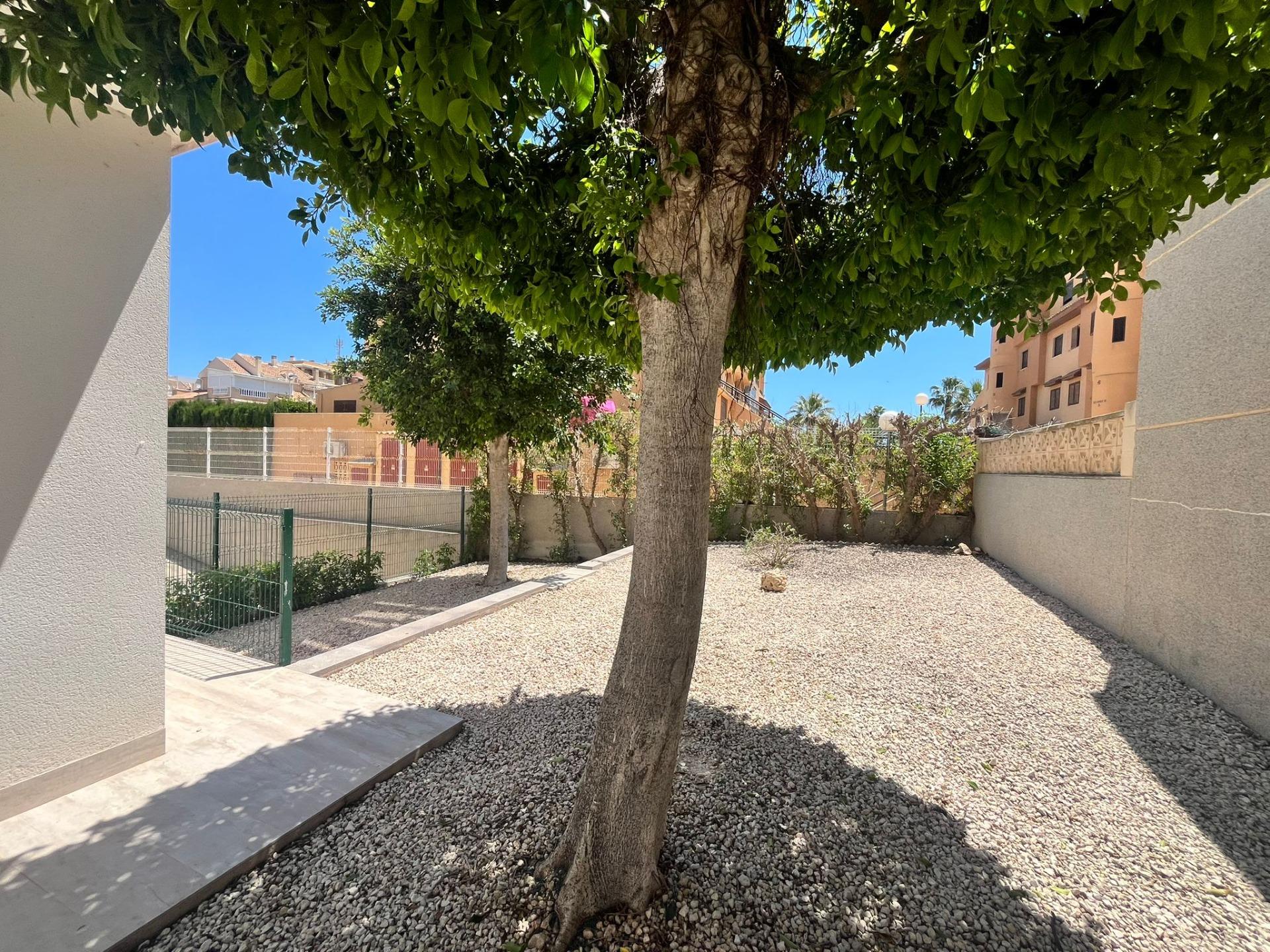 Bedroom in apartment for sale in Torrevieja