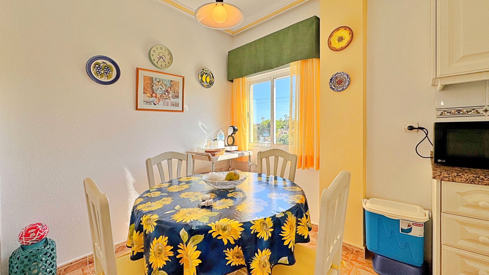 Bedroom in apartment for sale in Orihuela Costa