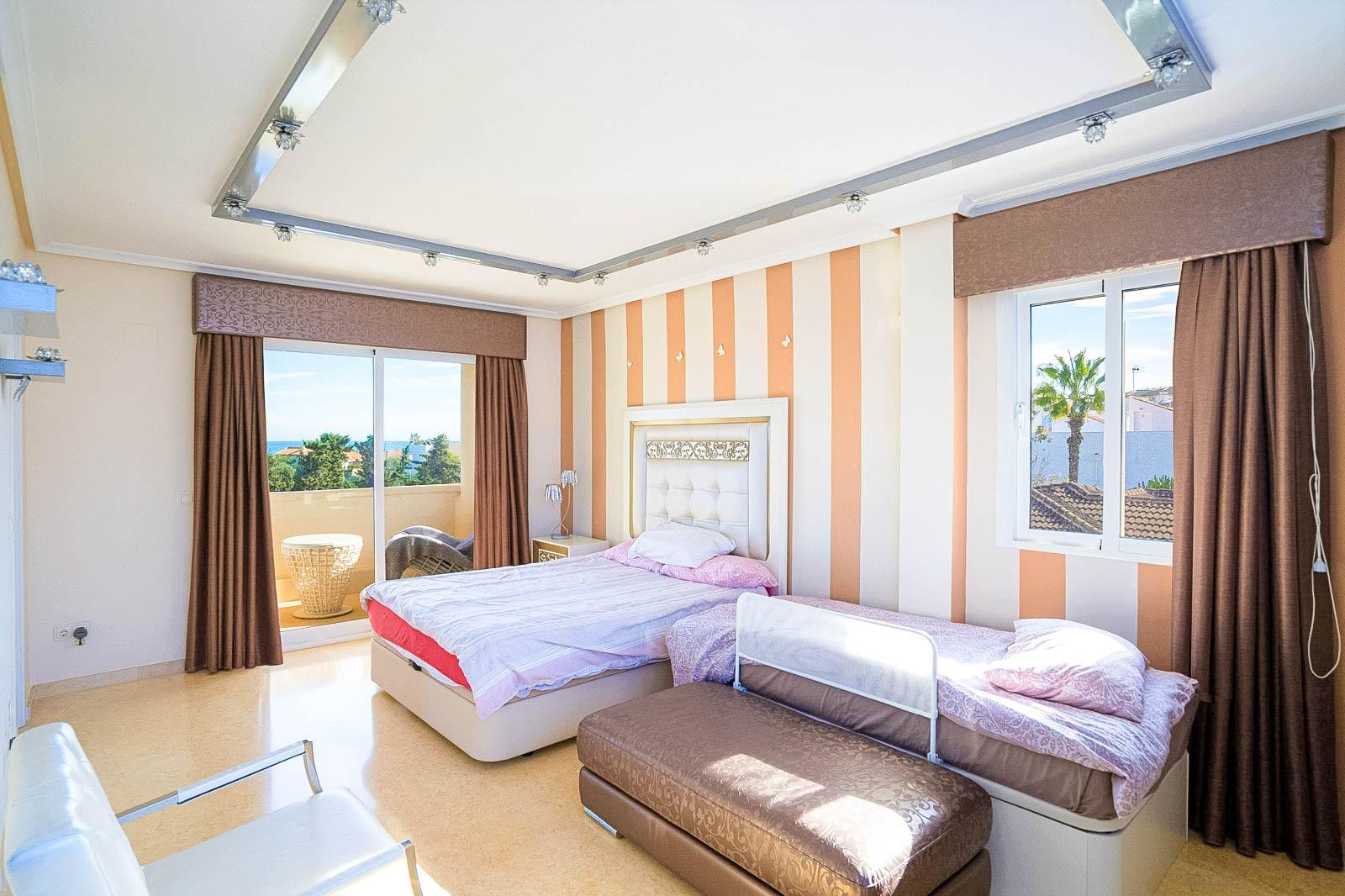Living room in villa for sale in Torrevieja