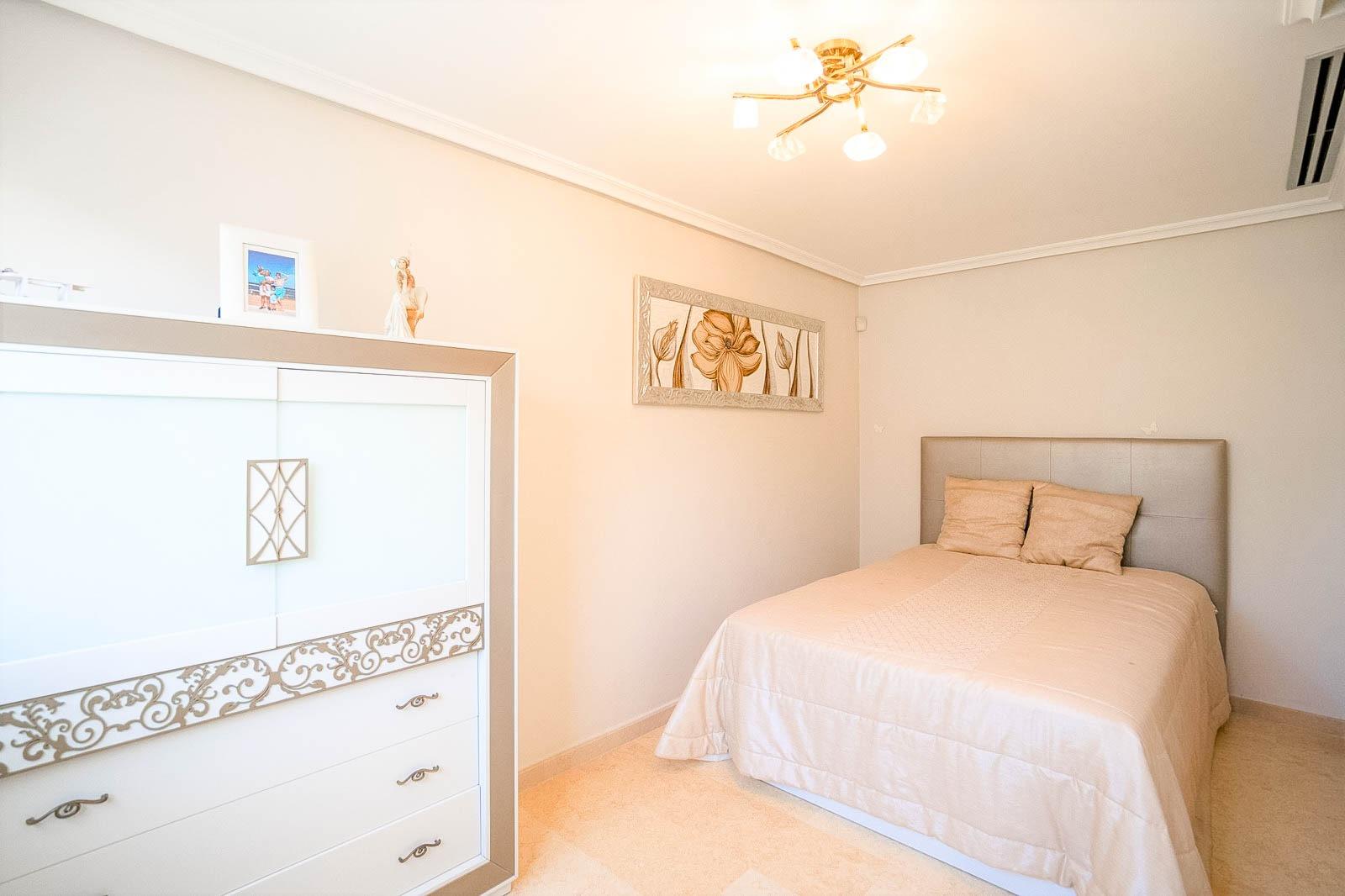 Master bedroom in villa for sale in Torrevieja