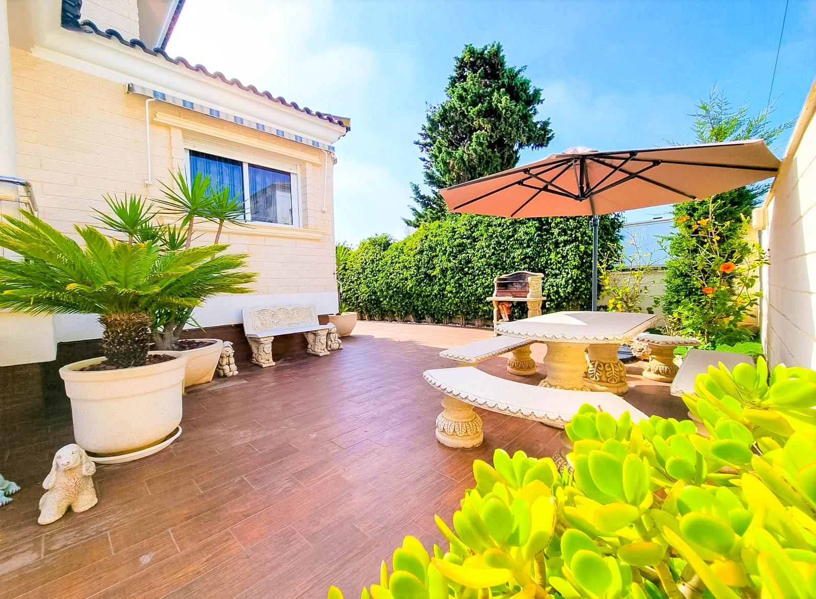 Garden in villa for sale in Torrevieja