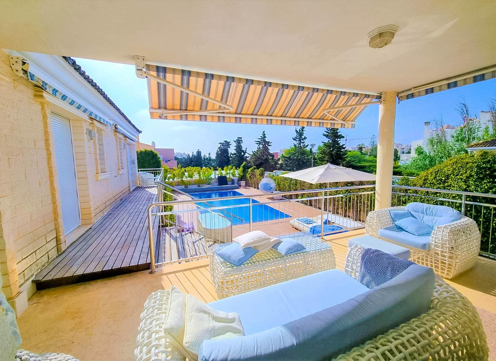 Dining area in villa for sale in Torrevieja
