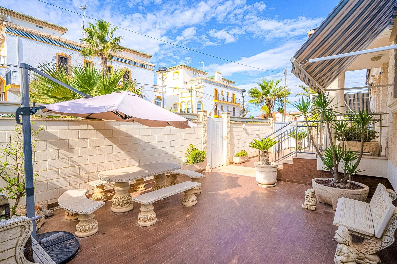 Bedroom in villa for sale in Torrevieja