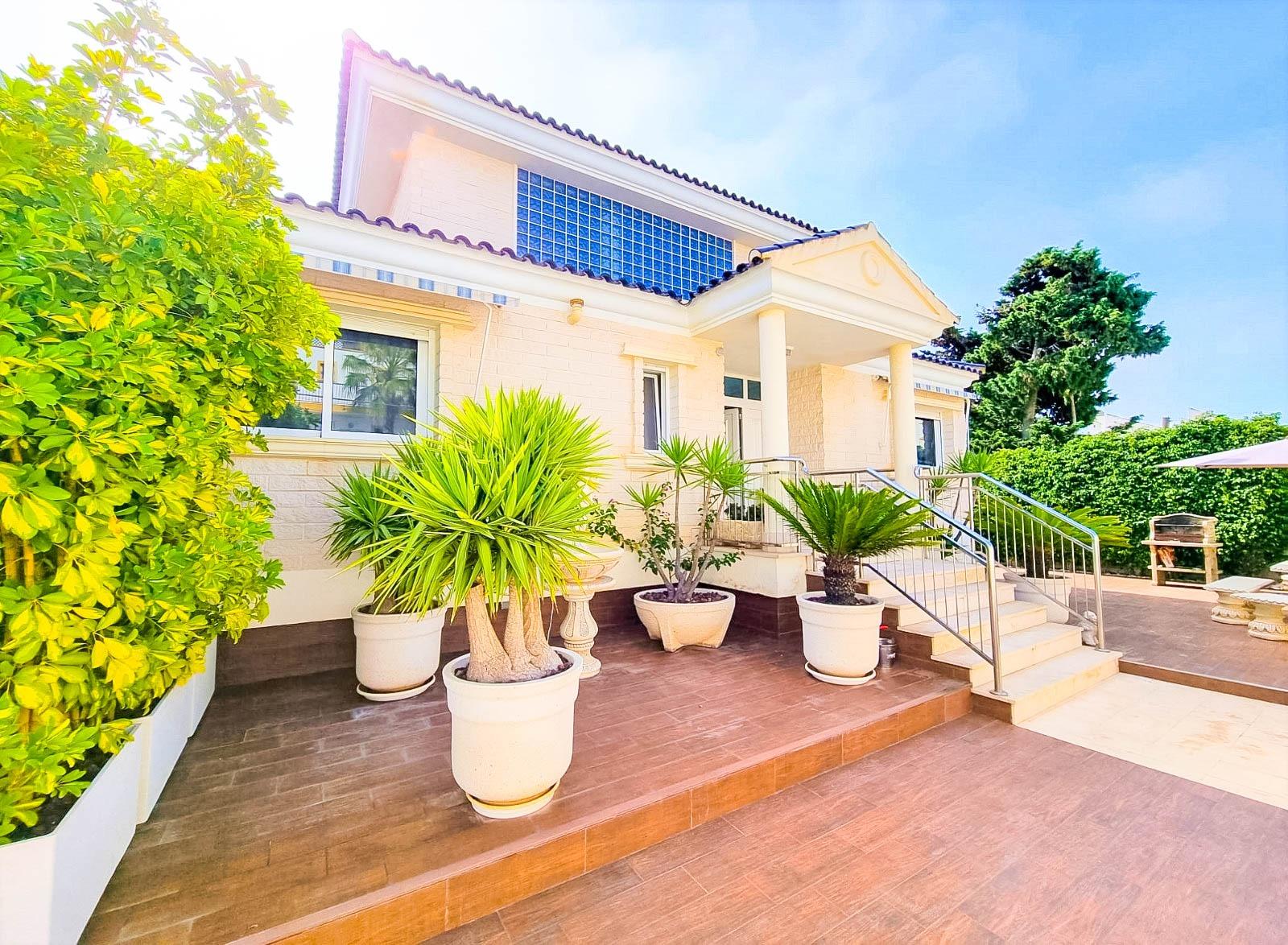 Exterior view in villa for sale in Torrevieja