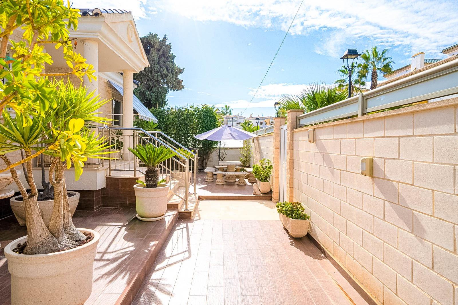 Living room in villa for sale in Torrevieja