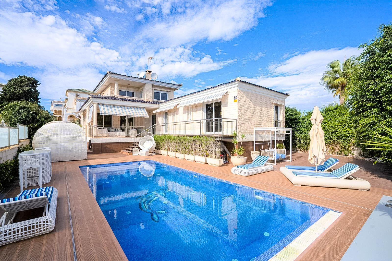 Kitchen in villa for sale in Torrevieja