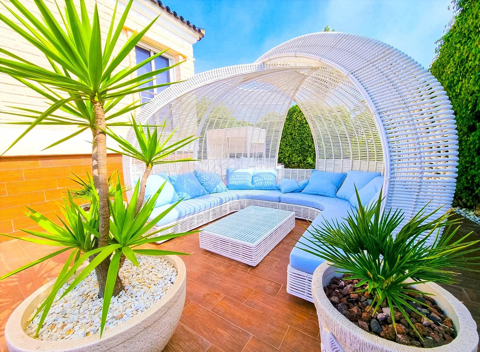 Master bedroom in villa for sale in Torrevieja