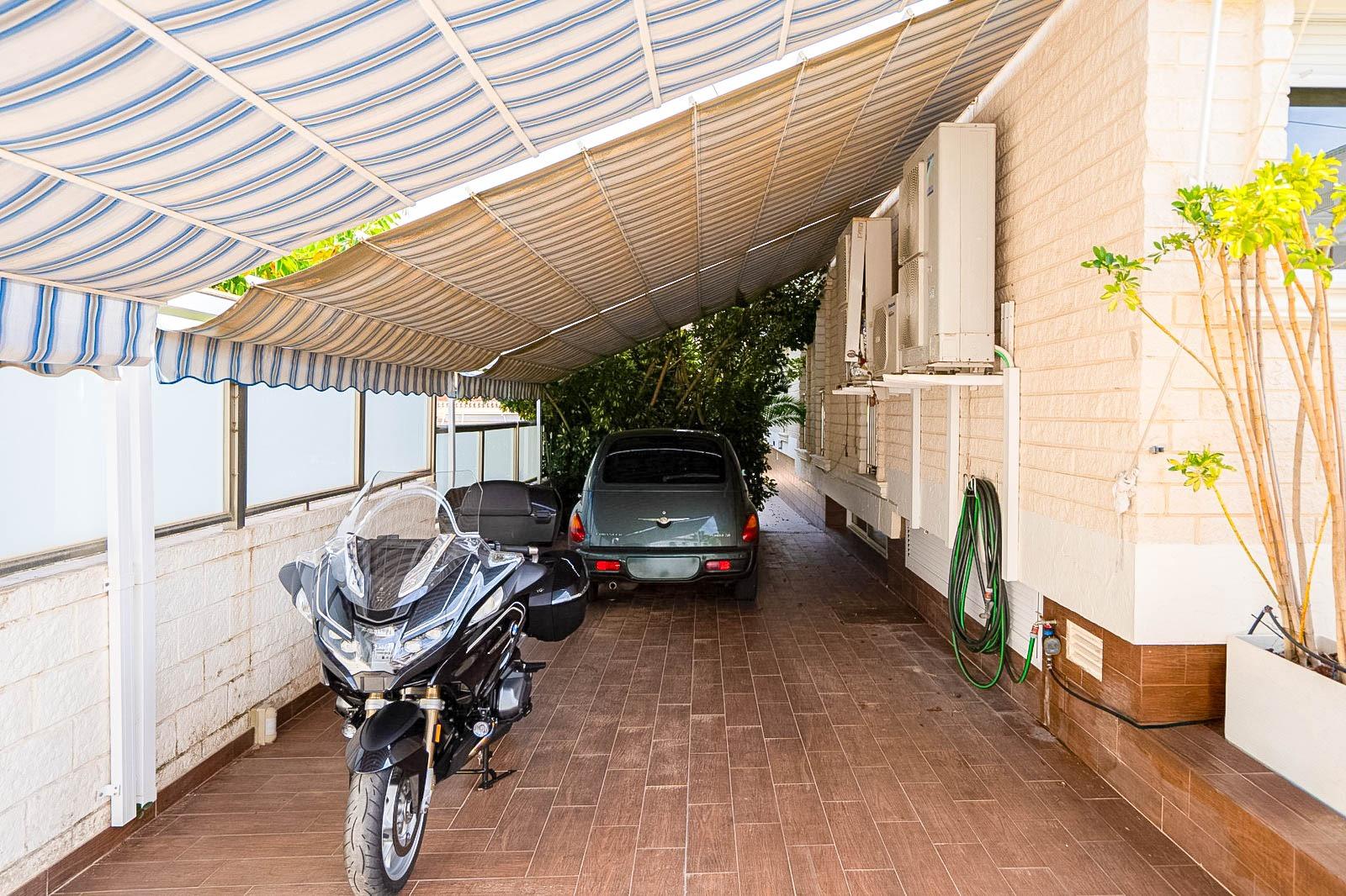 Bathroom in villa for sale in Torrevieja