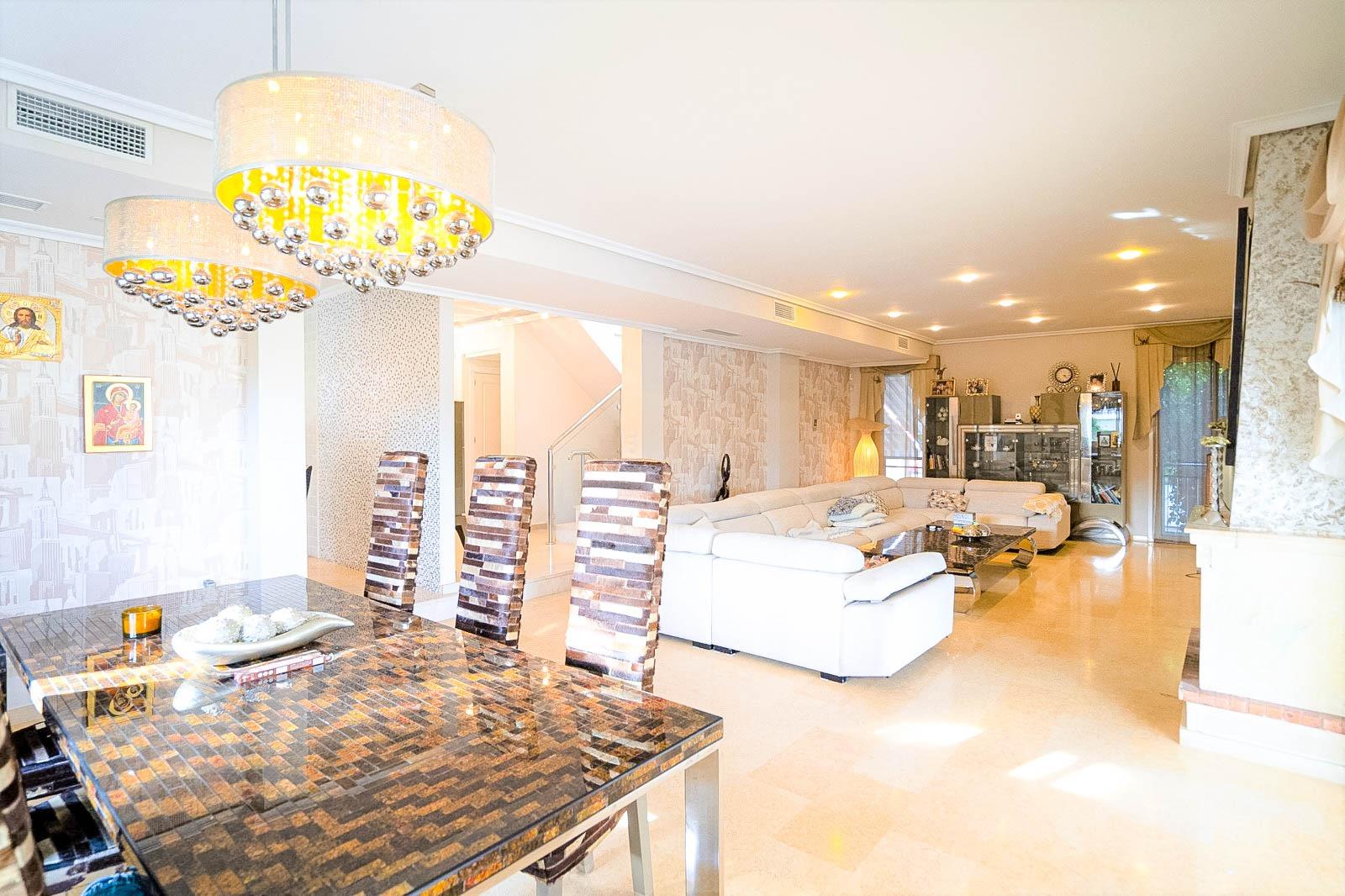 Pool area in villa for sale in Torrevieja