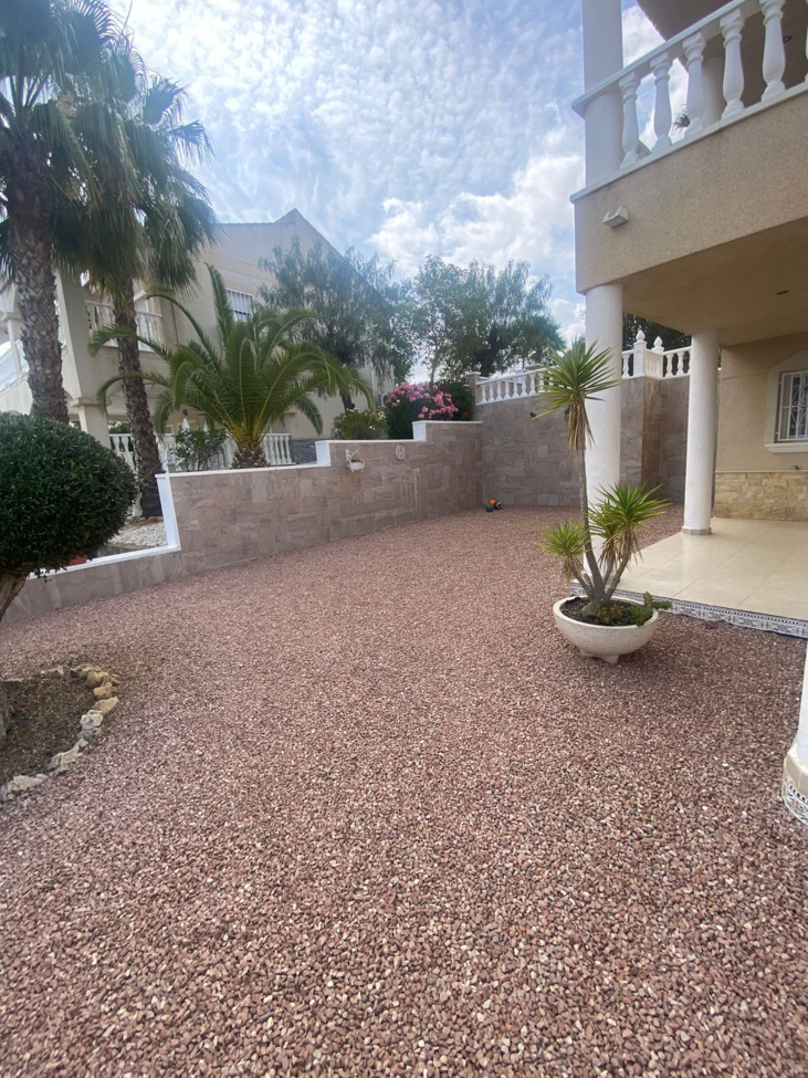 Master bedroom in villa for sale in Algorfa