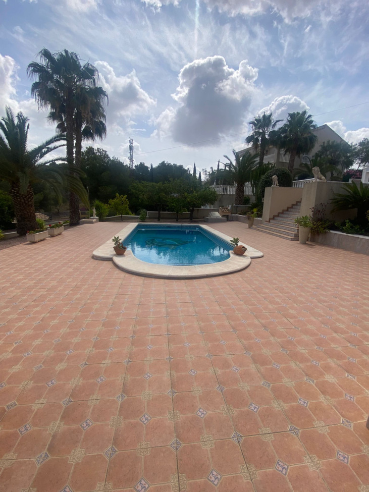 Bedroom in villa for sale in Algorfa