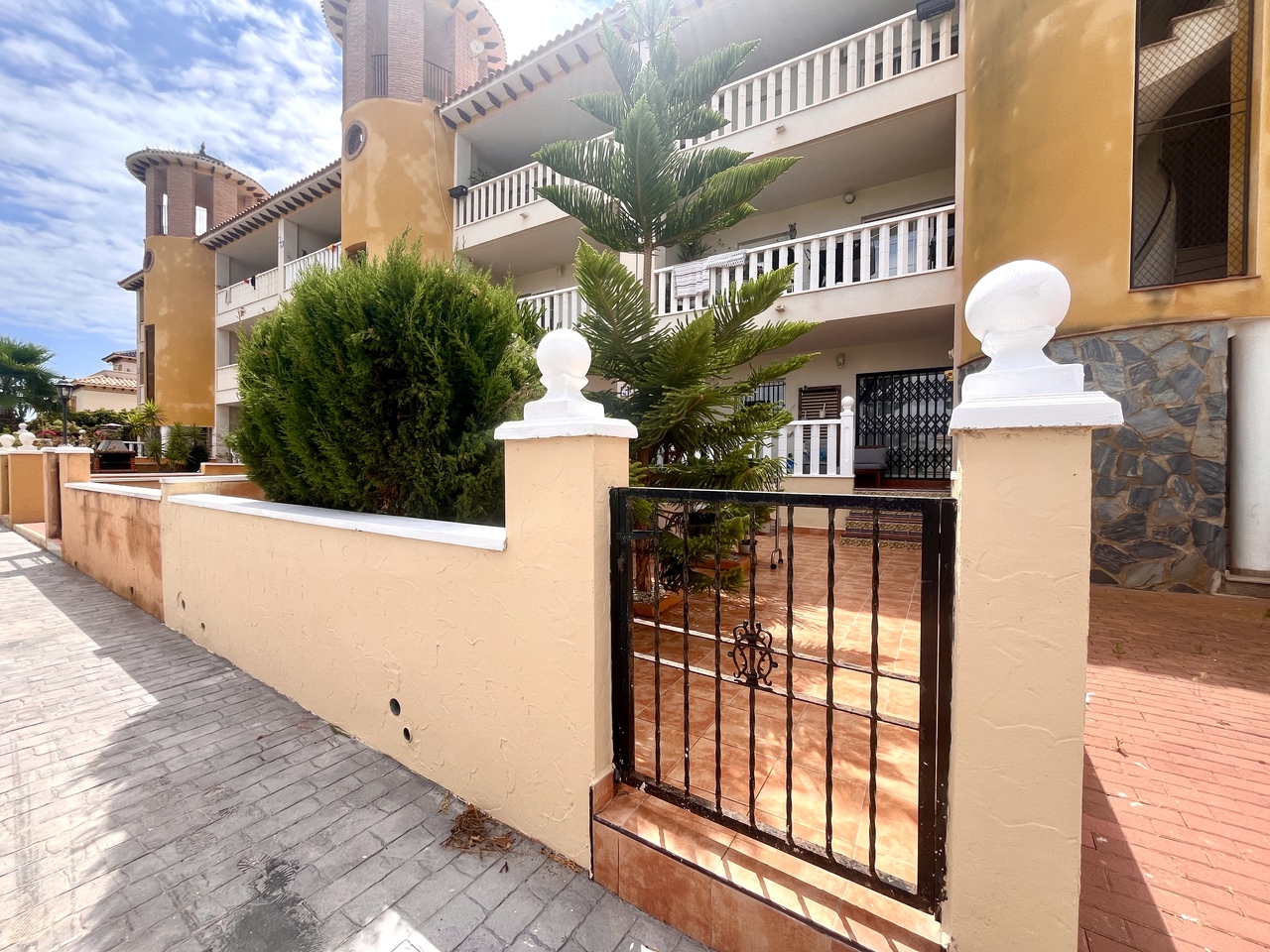 Bedroom in apartment for sale in Cabo Roig